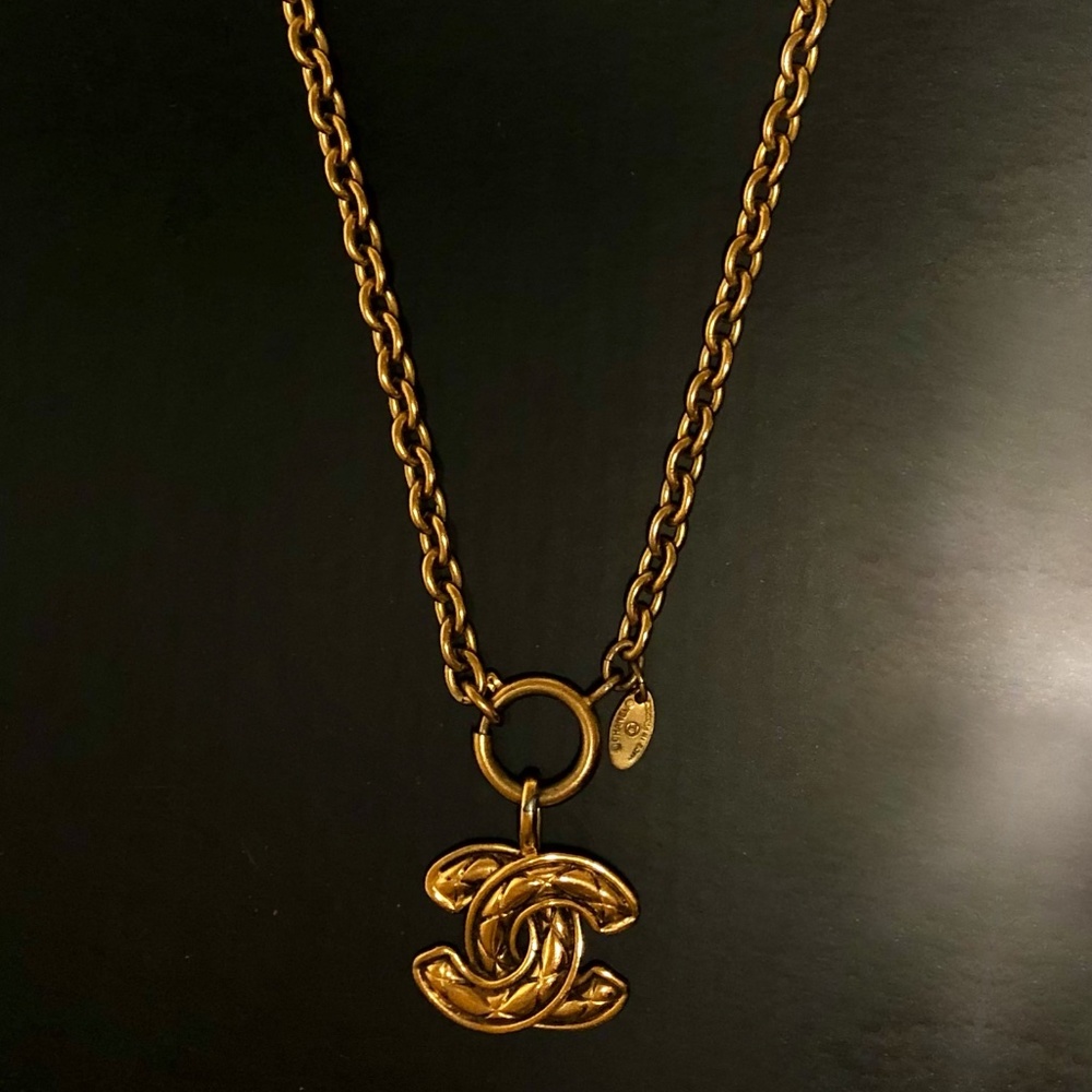 Authentic Chanel necklace 94’ Vintage piece